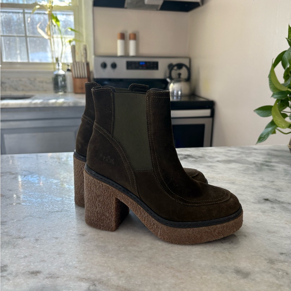 Women's Olive Green Suede Heeled Ankle Boots / Chelsea Boots